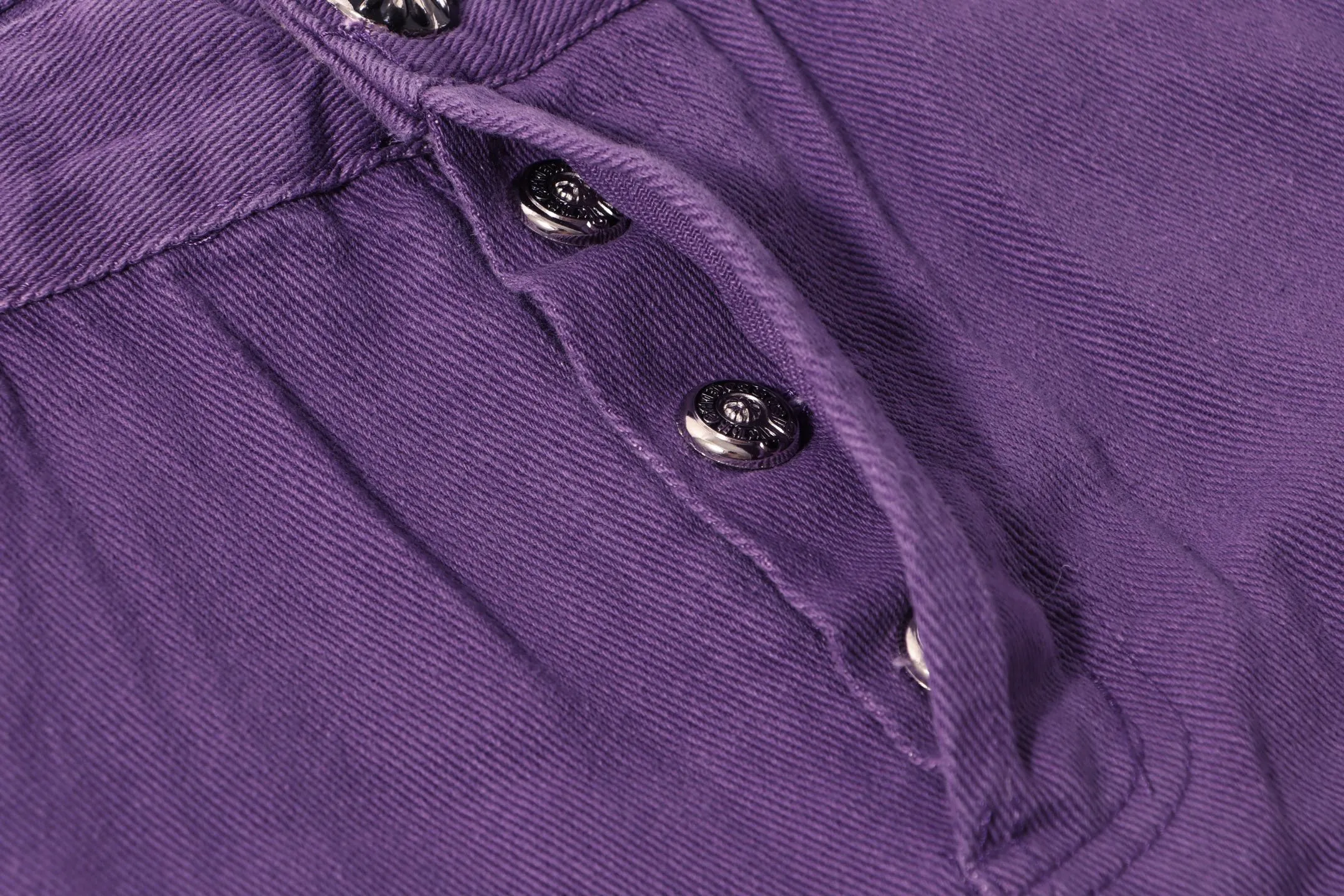P240 Style No.: H41 Croxin & 𝐂𝐡𝐫𝐨𝐦𝐞 𝐇𝐞𝐚𝐫𝐭 ss25 Purple Cow King Jeans. Styles with different wash textures are very friendly to people with thin legs. The slightly flared version perfectly modifies the leg shape. The timeless and moderate length makes it easy to match and match. It is the basis for various styles and is a must-have in your wardrobe! The fabric is stiff but also makes the upper body soft without losing texture. The washing process is even more perfect. It is a must-have item for everyone! ! ! Washed wheat, hang tag, pants label, three labels complete Color: purple Size: 28-30-32-34